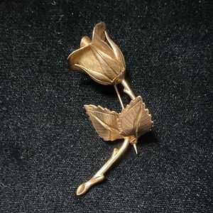 Vintage signed Giovanni Gold Rose textured Brooch